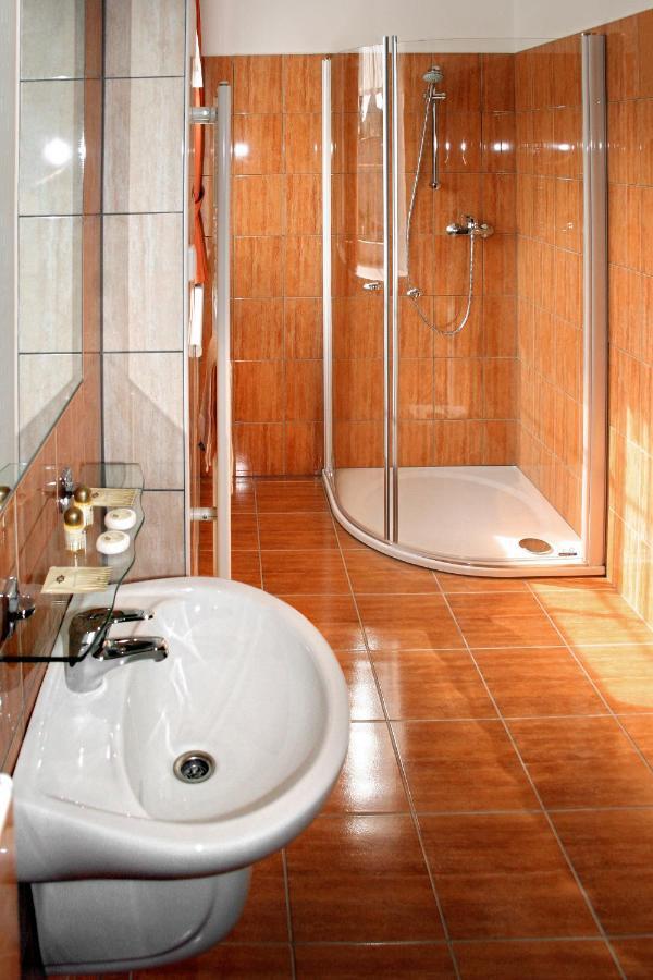 Wellness Hotel Hukvaldy Polopenze A Wellness V Cene Pribor Exterior photo