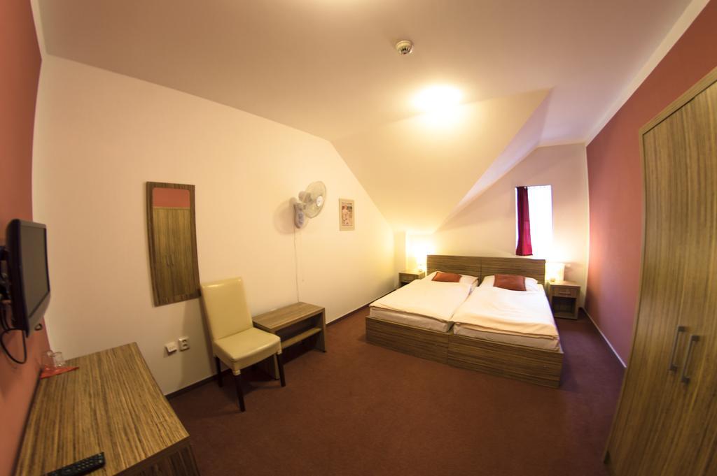 Wellness Hotel Hukvaldy Polopenze A Wellness V Cene Pribor Exterior photo