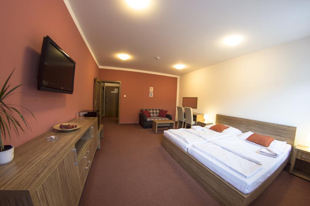 Wellness Hotel Hukvaldy Polopenze A Wellness V Cene Pribor Exterior photo